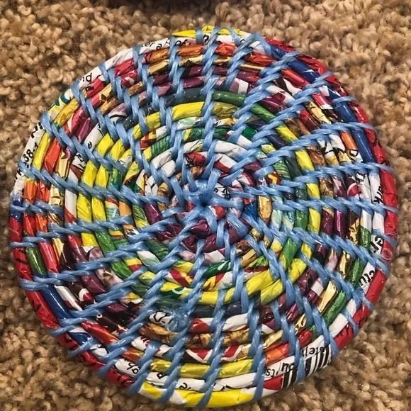 Beni Nepal / Set of 6 round coasters/ NWT/ with matching holder and lid - Picture 6 of 9